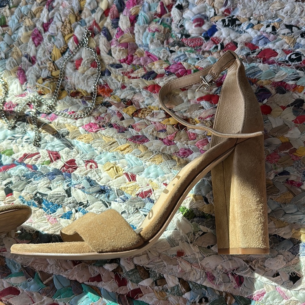 Sam Edelman heeled sandal in nude suede - Picture 3 of 3